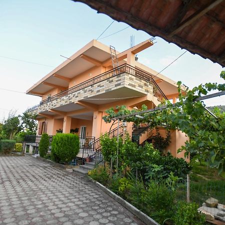 Apartment Darlin Berat Exterior photo