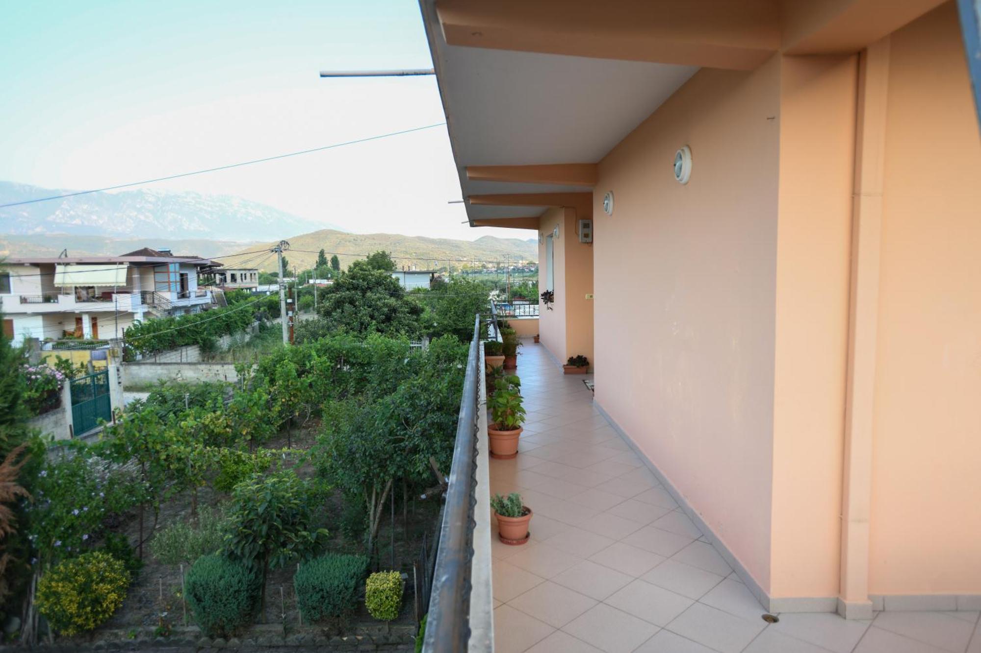 Apartment Darlin Berat Exterior photo